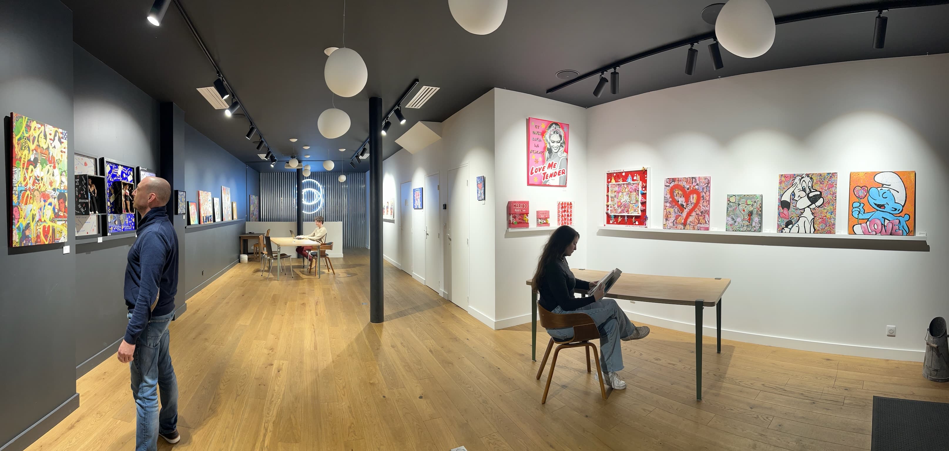 Vue de la galerie du 3ème Cercle et de ses œuvres pop-art exposées, Paris 11